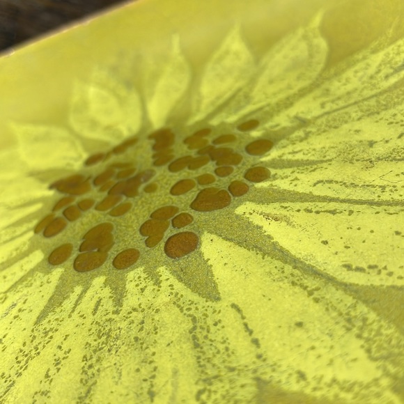 Fun sunflower metal plate with raised centre. Edges appear copper. - Picture 7 of 12